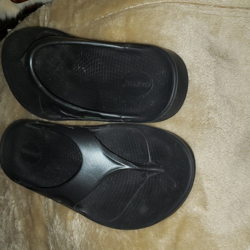 Oofos mens 12